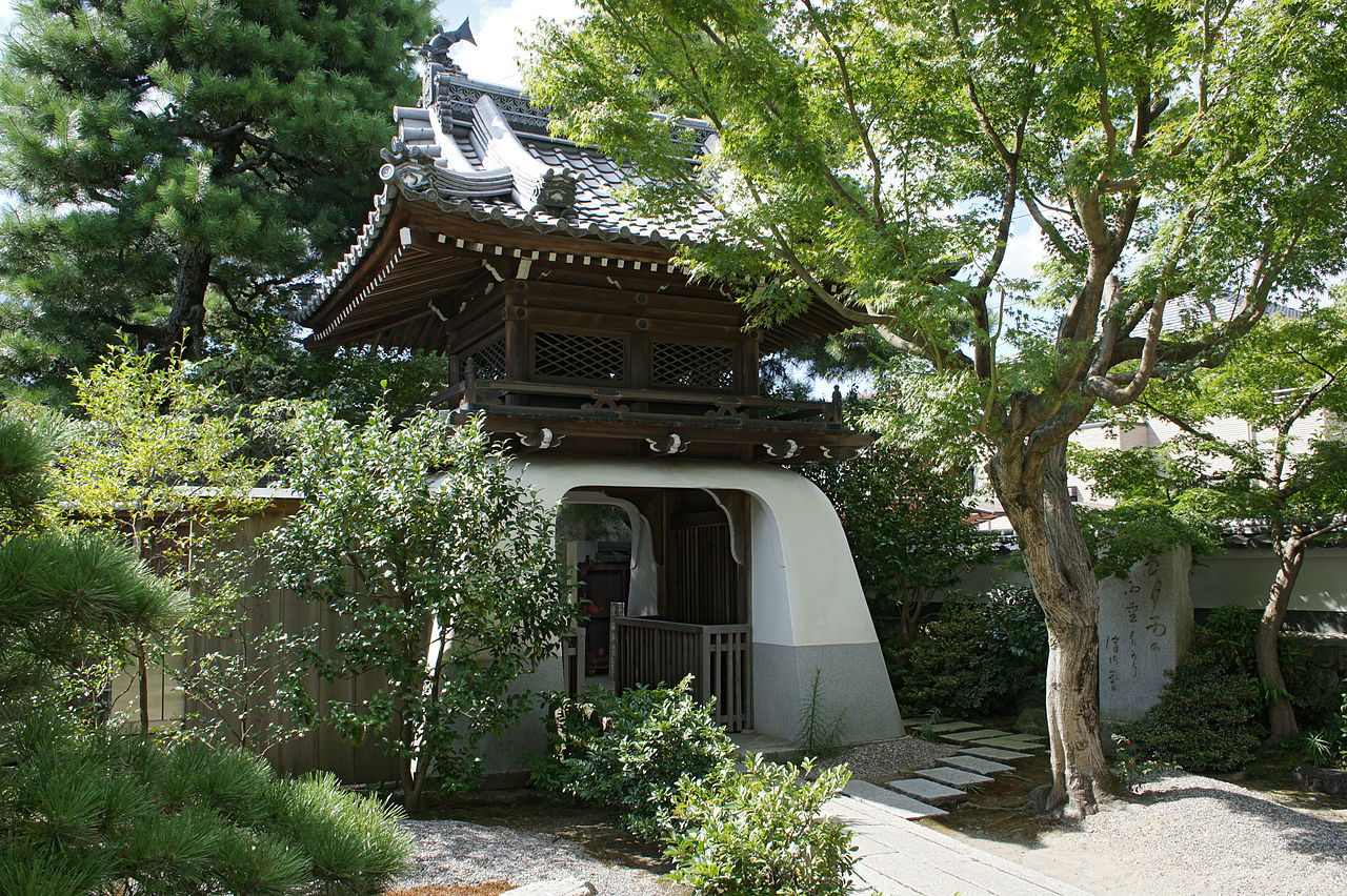 1280px-Mangetsuji_Otsu_Shiga09n4592.jpg