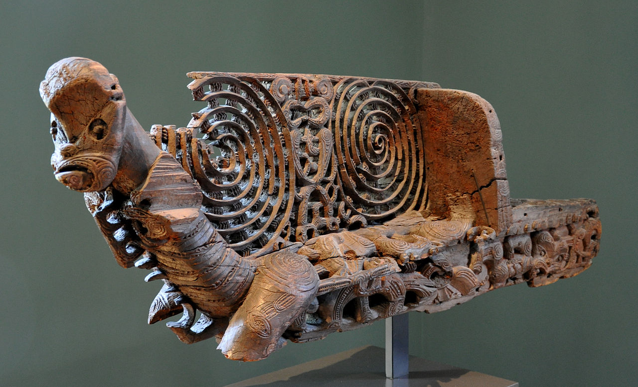 1280px-Maori_Schiffsbug_Museum_Rietberg_RPO_12.jpg