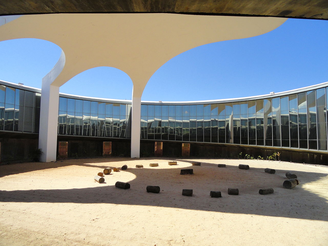 1280px-Memorial_dos_Povos_Indígenas_-_Brasilia_-_DSC00597.JPG