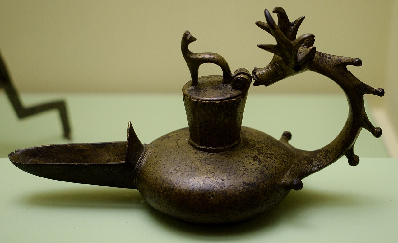 1280px-Museo_de_Albacete._Candil_de_al-Rashiq_(s._X).jpg
