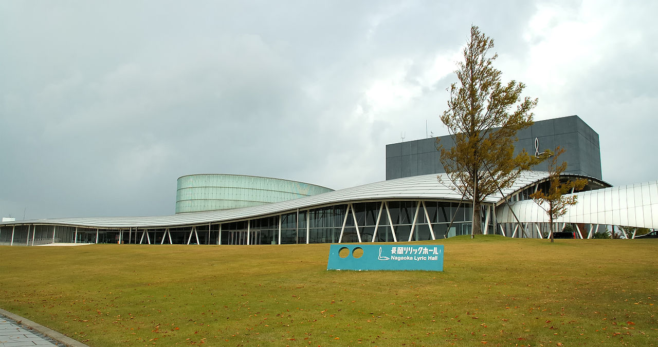 1280px-Nagaoka_Lyric_Hall_001.jpg