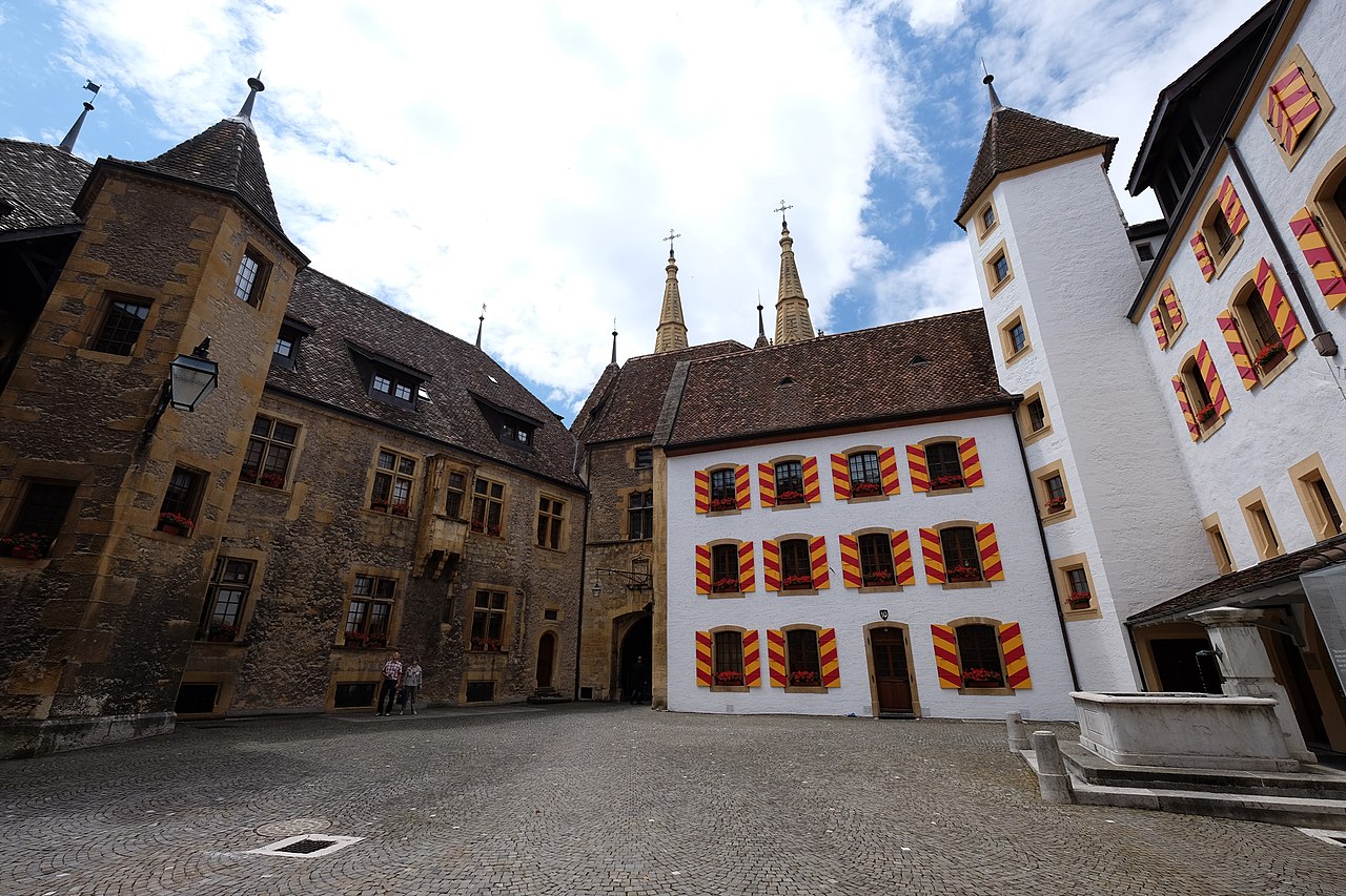 1280px-Neuchâtel,_Switzerland_-_panoramio_(363).jpg