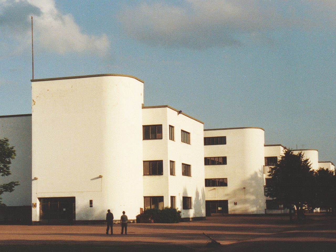 1280px-Niinisalon_lamellikasarmi.jpg