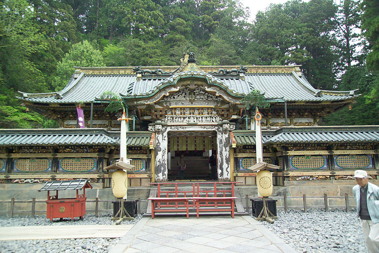 1280px-NikkoKaramonHaidenHonden.jpg