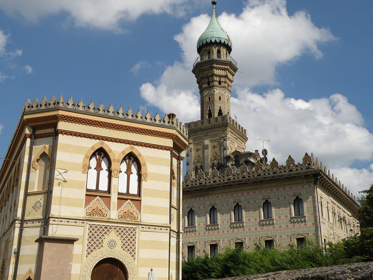 1280px-Orta_Villa_Crespi_12.JPG