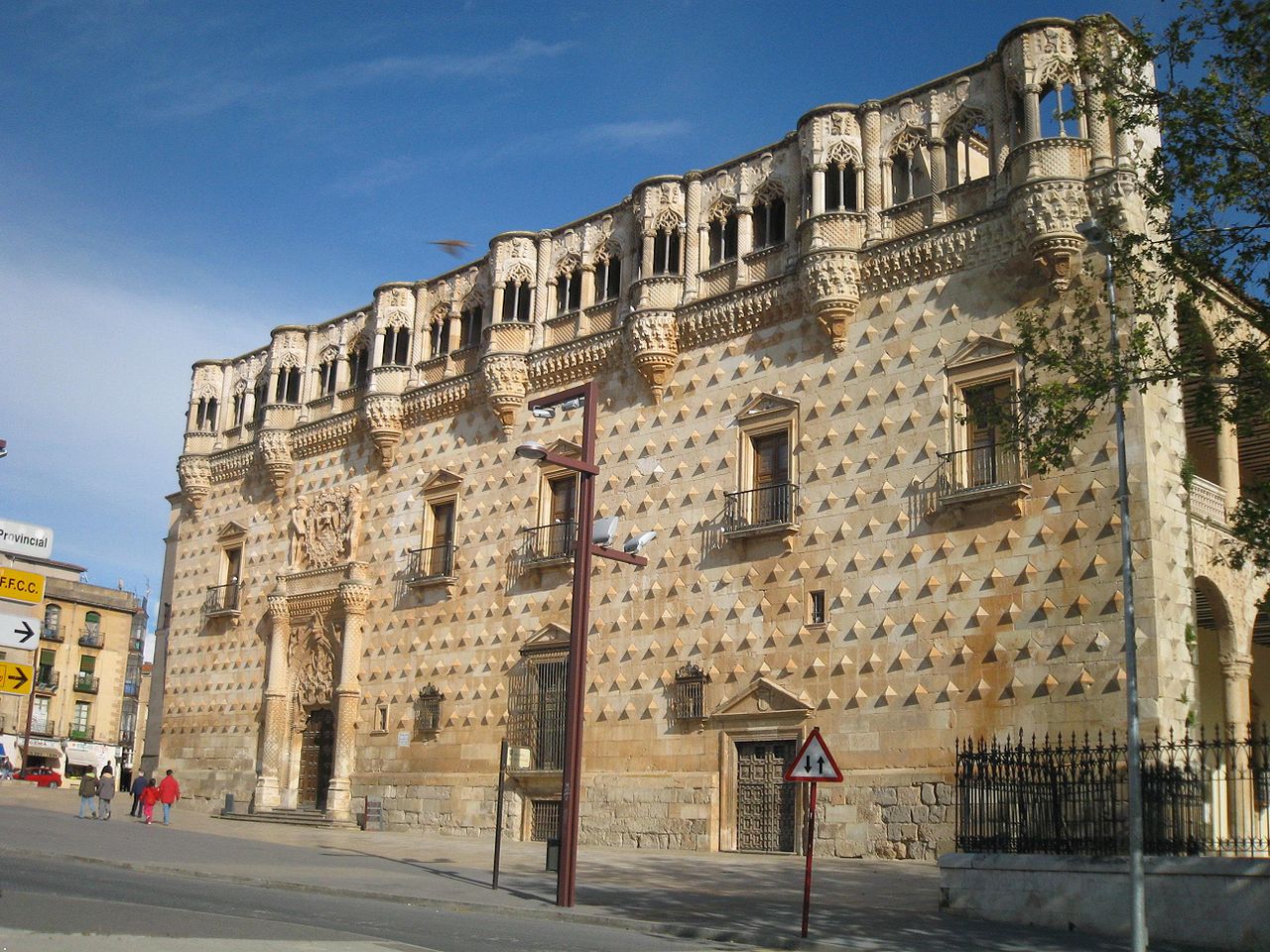 1280px-Palacio_del_Infantado 16.jpg