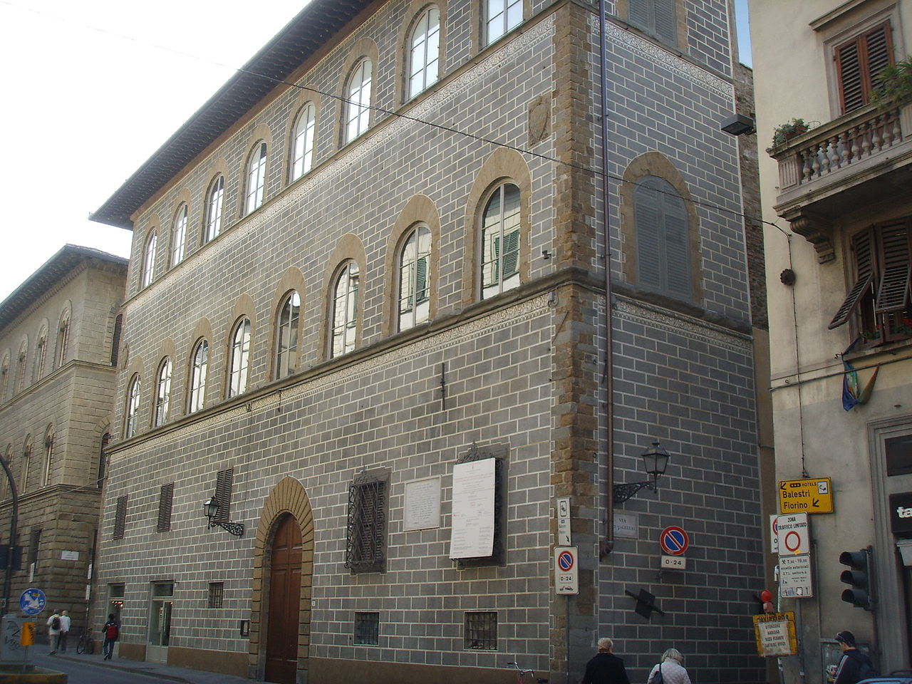 1280px-Palazzo_busini-bardi_11.JPG