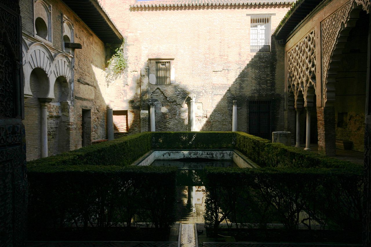 1280px-Patio_de_Yeso_-_Alcázar_of_Seville_(2).JPG
