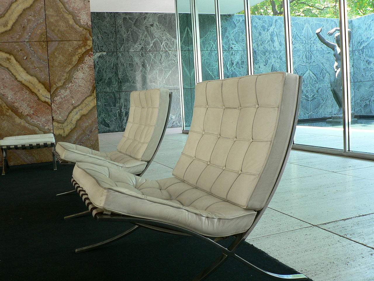 1280px-Pavelleó_Mies_van_del_Rohe_-_Barcelona_Chair.jpg