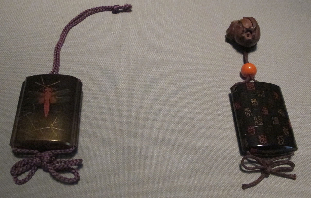 1280px-Periodo_edo,_inro_(porta_medicine),_XVIII_sec_(sx)_e_1798_(dx).JPG
