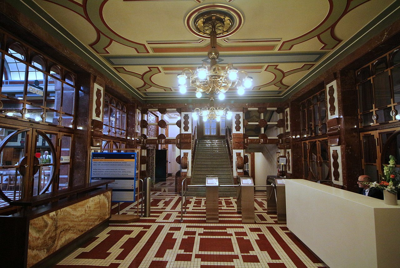 1280px-Praha_Legiobanka_hala_2.jpg