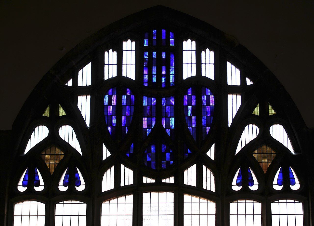 1280px-Queen's_Cross_Church_Stained_Glass_Window_Glasgow_(36727999513).jpg