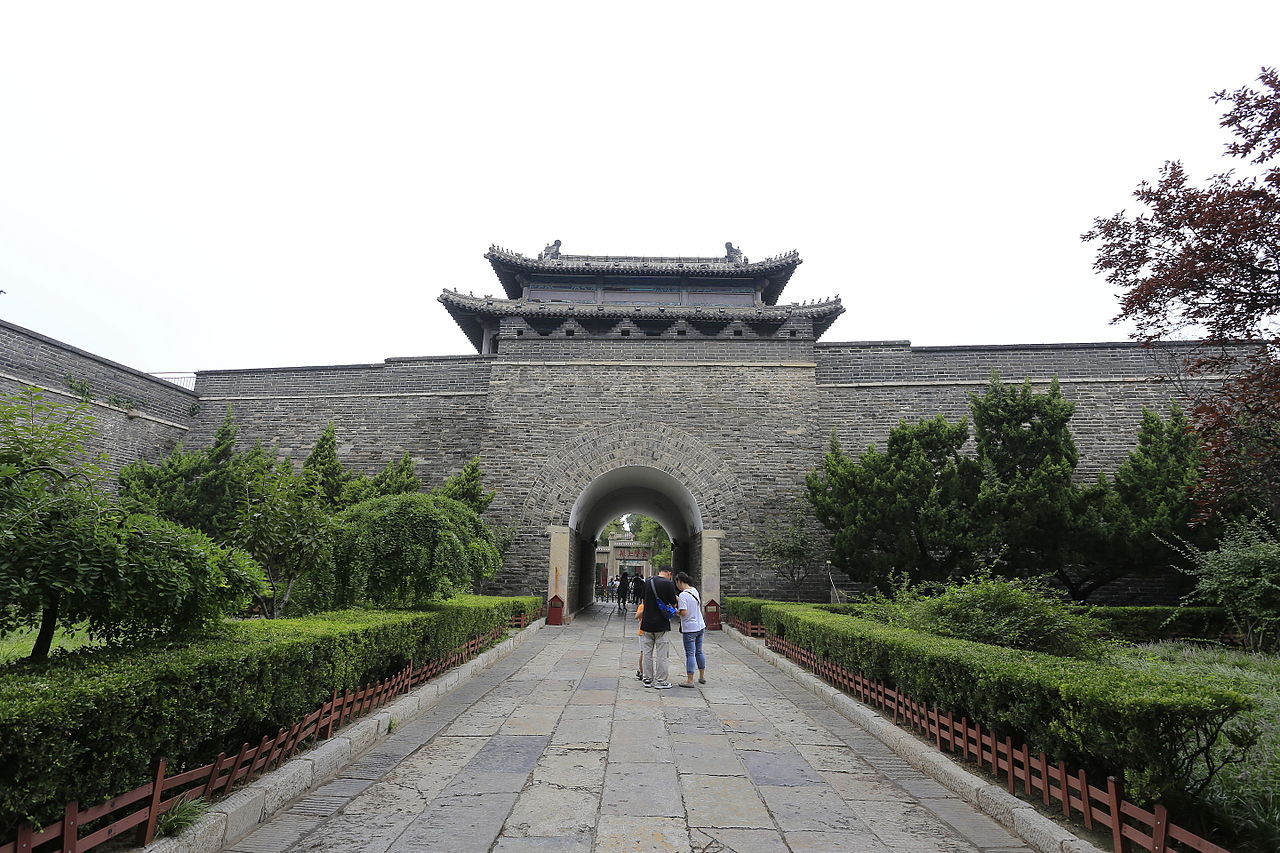 1280px-Qufu_Kong_Miao_2015.08.15_13-05-46.jpg