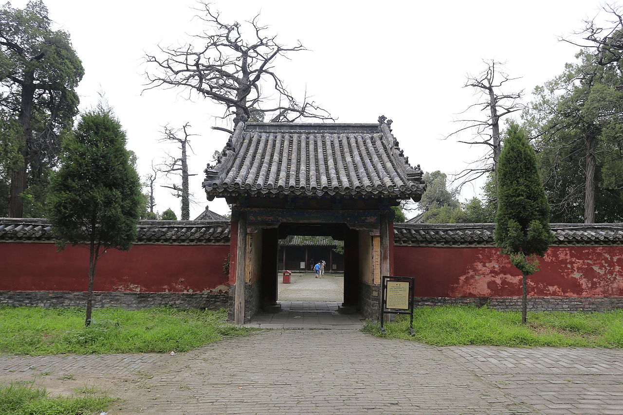 1280px-Qufu_Kong_Miao_2015.08.15_14-39-50.jpg