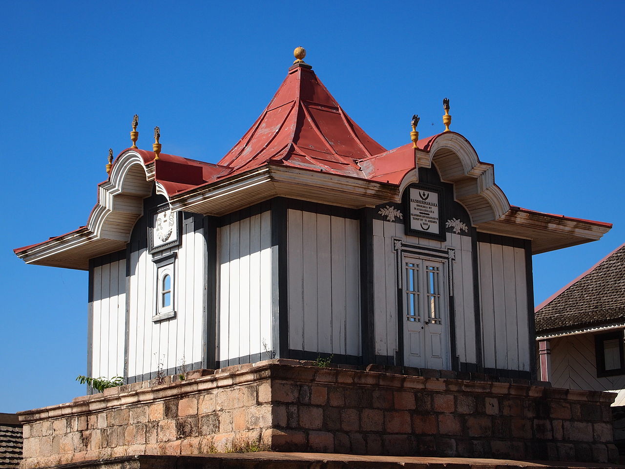 1280px-Rasoherina_tomb_at_Rova_of_Antananarivo_Madagascar.jpg