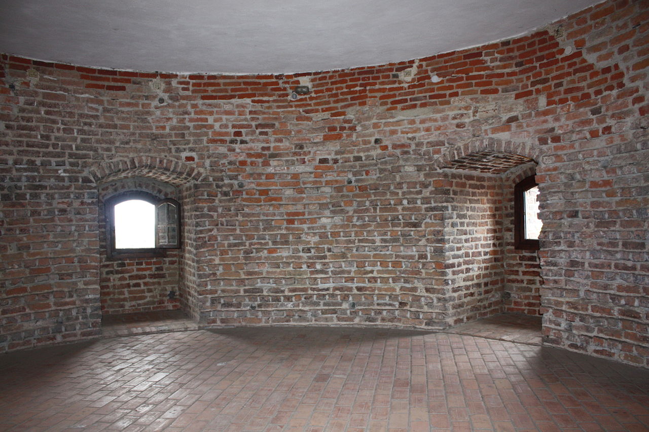 1280px-Reszel_-_Zamek_005.jpg