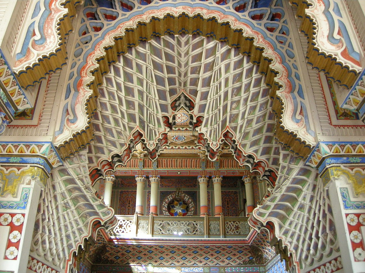 1280px-Sammezzano,_sala_dei_gigli_7.1.JPG