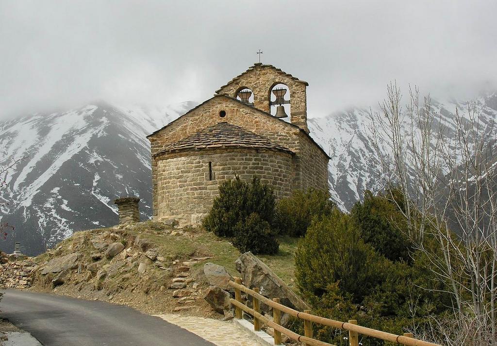 1280px-Sant_Quirc_de_Durroисп.jpg