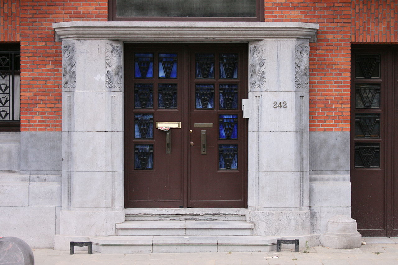 1280px-Schaerbeek_242_Bv._Lambermont_801.JPG