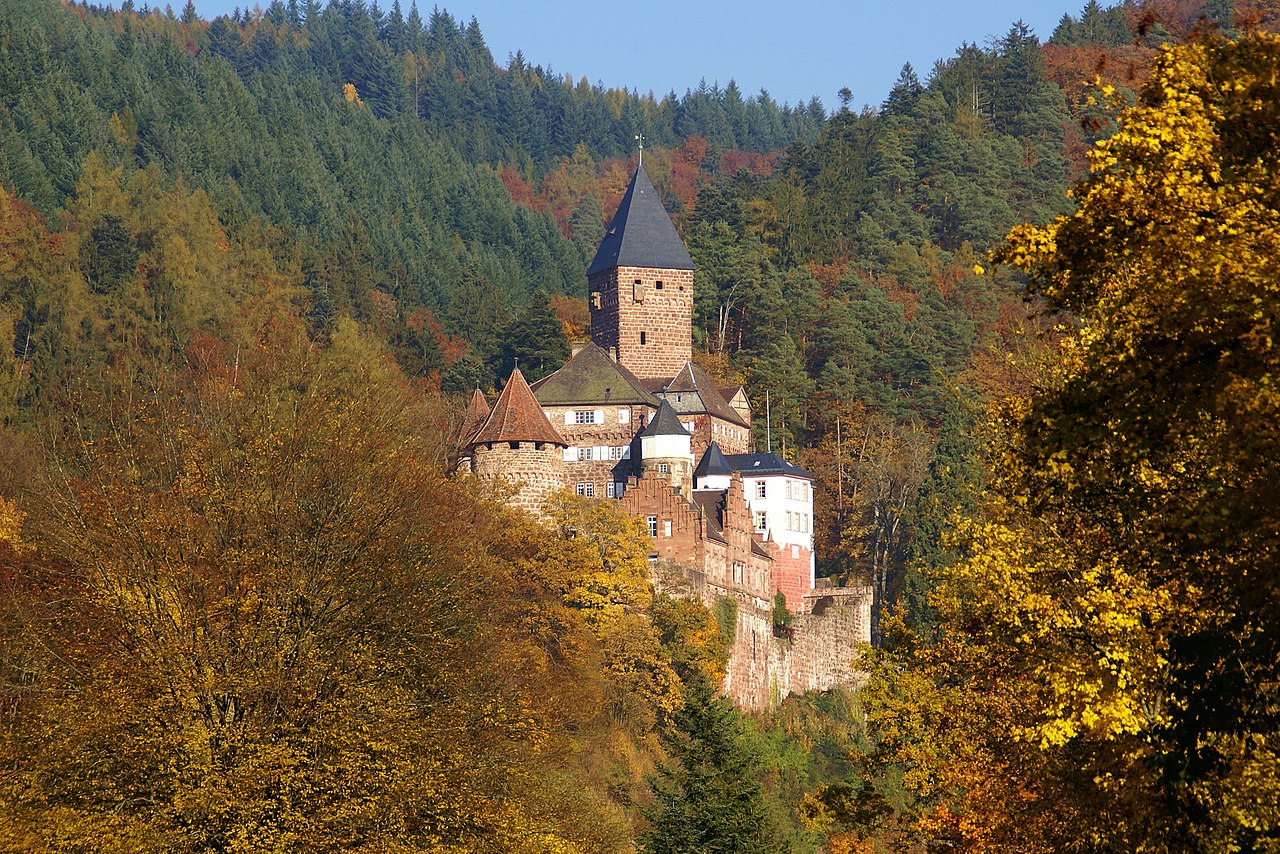 1280px-Schloss_Zwingenberg_10-2010_-_panoramio.jpg