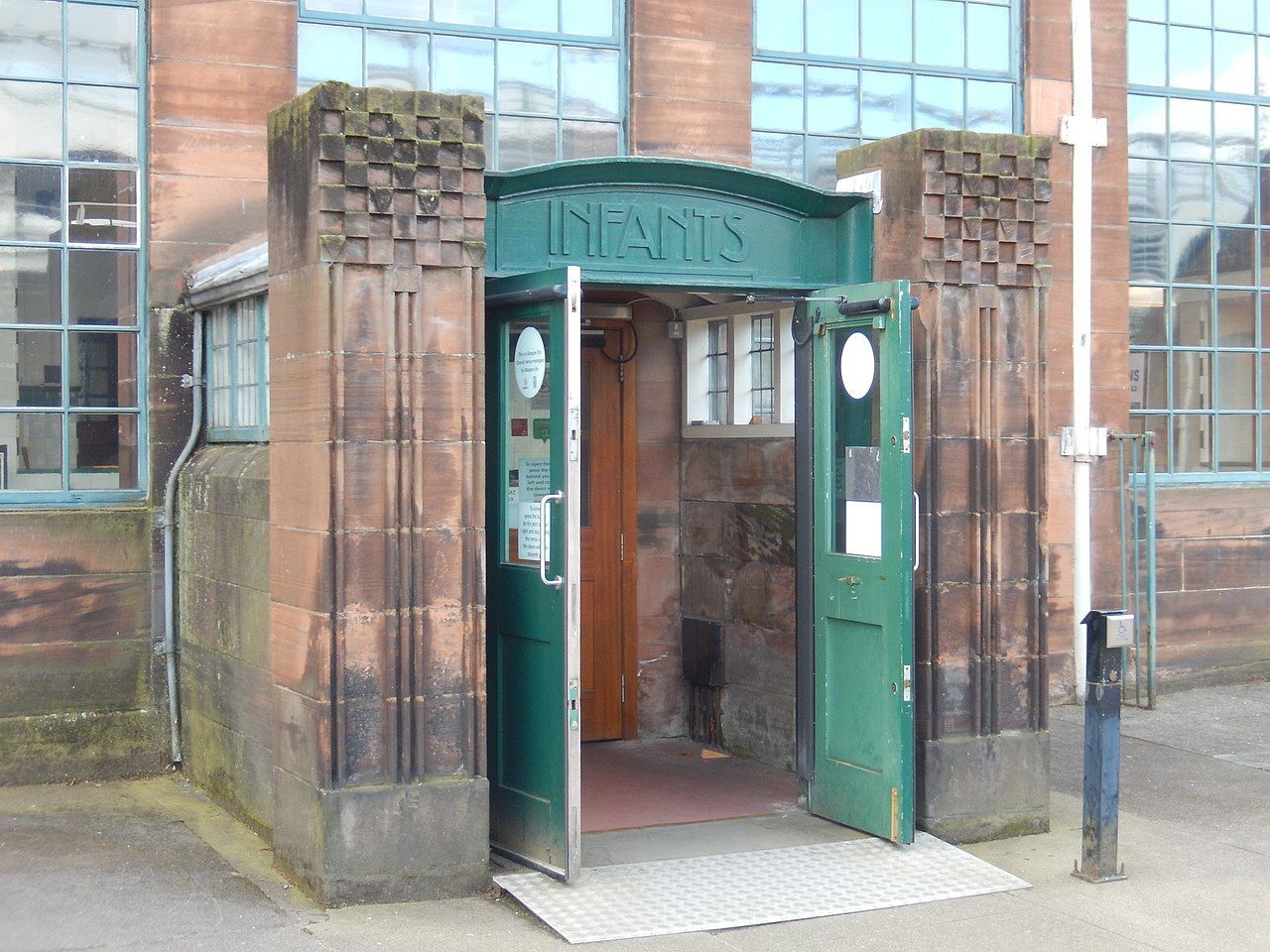 1280px-Scotland_Street_School_infants_entrance_DSCN8975.jpg