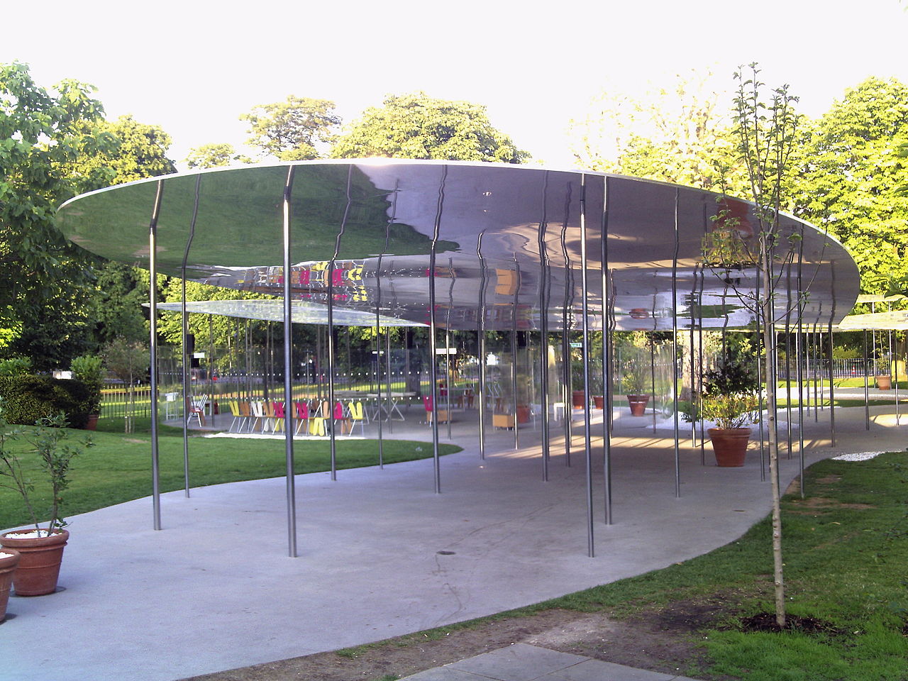 1280px-Serpentine_Gallery_Pavilion_2009.JPG