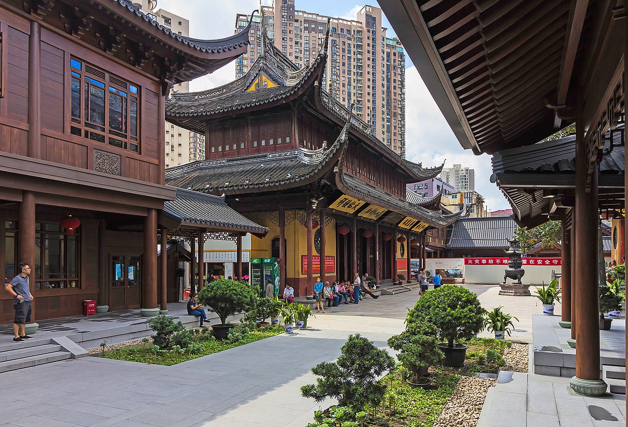 1280px-Shanghai_-_Jade_Buddha_Temple_-_0018.jpg