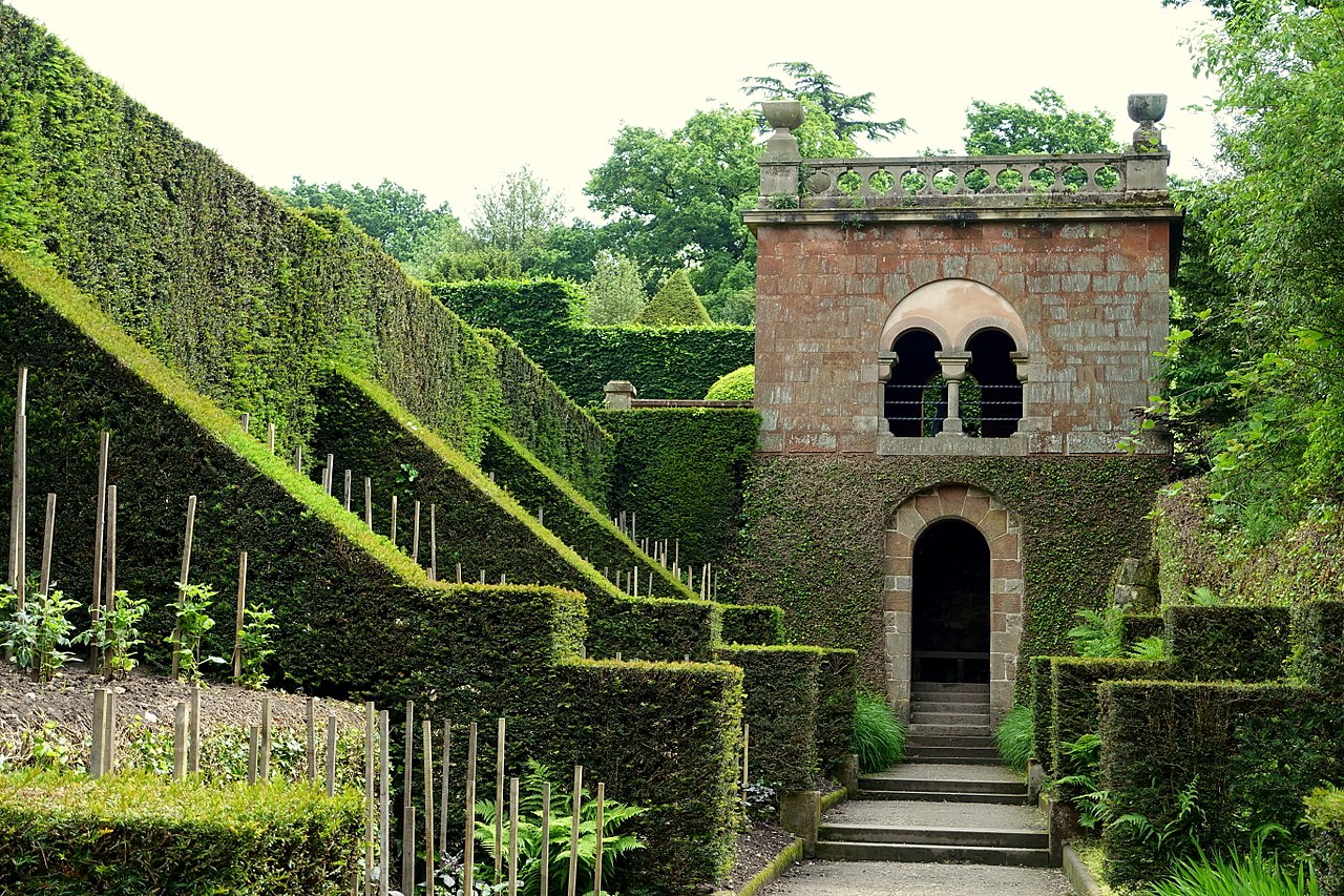1280px-Shelter_House_-_Biddulph_Grange_-_Staffordshire,_England_-_DSC09457.jpg