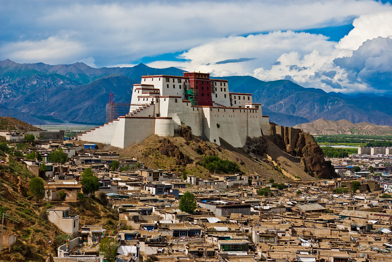 1280px-Shigatse_Dzong.jpg