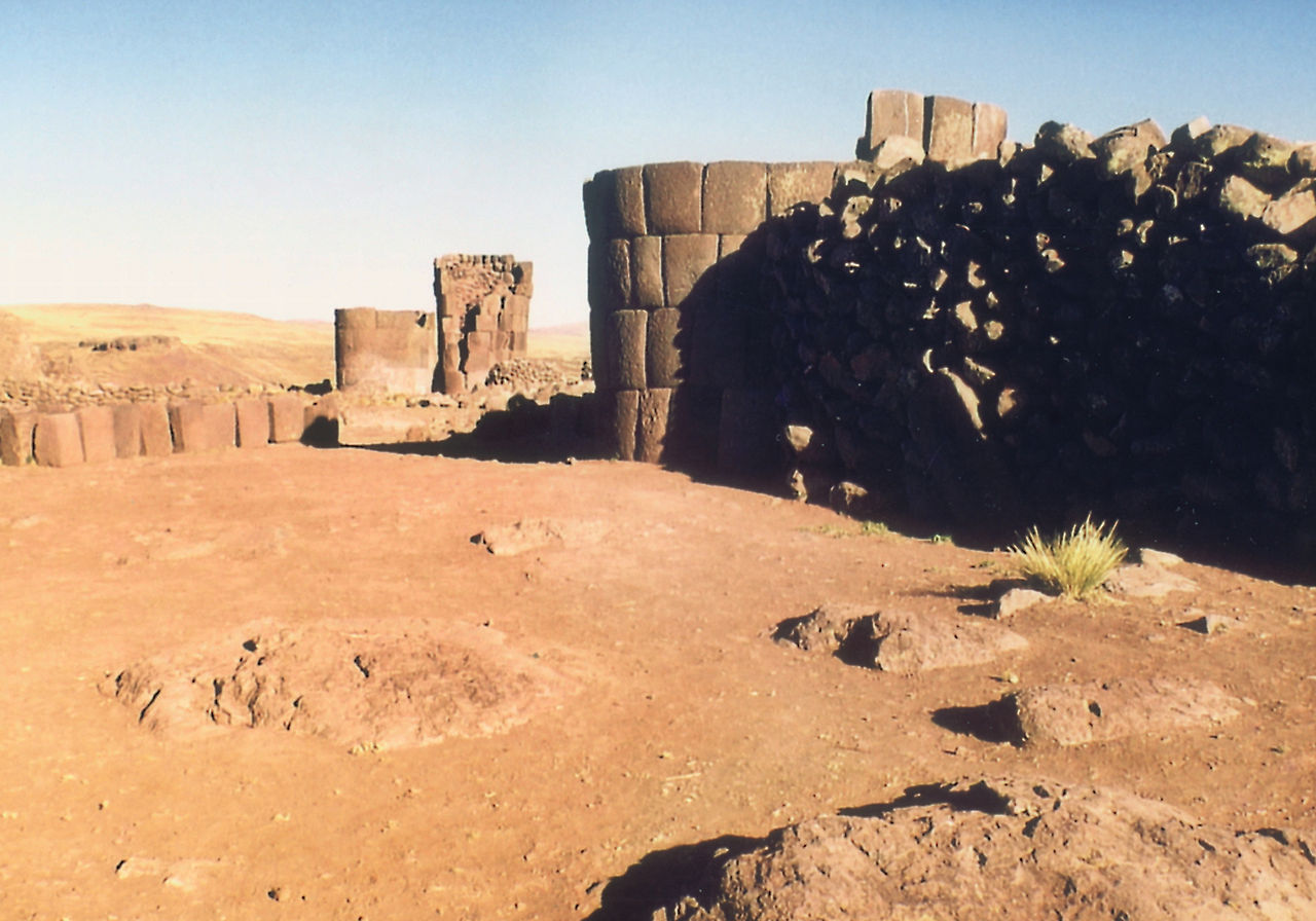 1280px-Sillustani.jpg