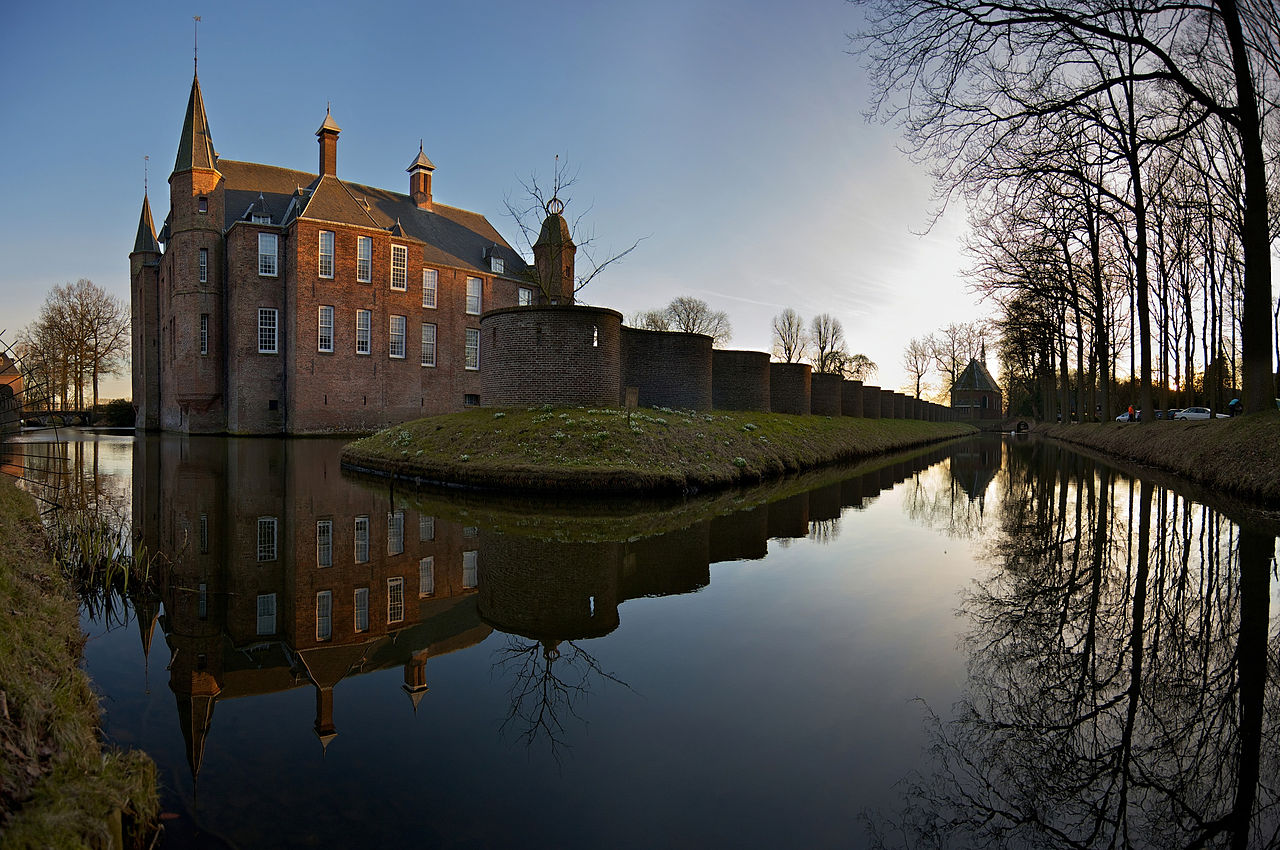 1280px-Slot_Zuylen.jpg