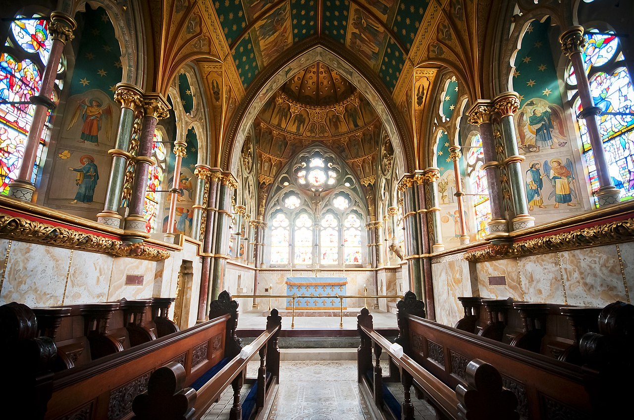 1280px-StMarysChurchChancel.jpg