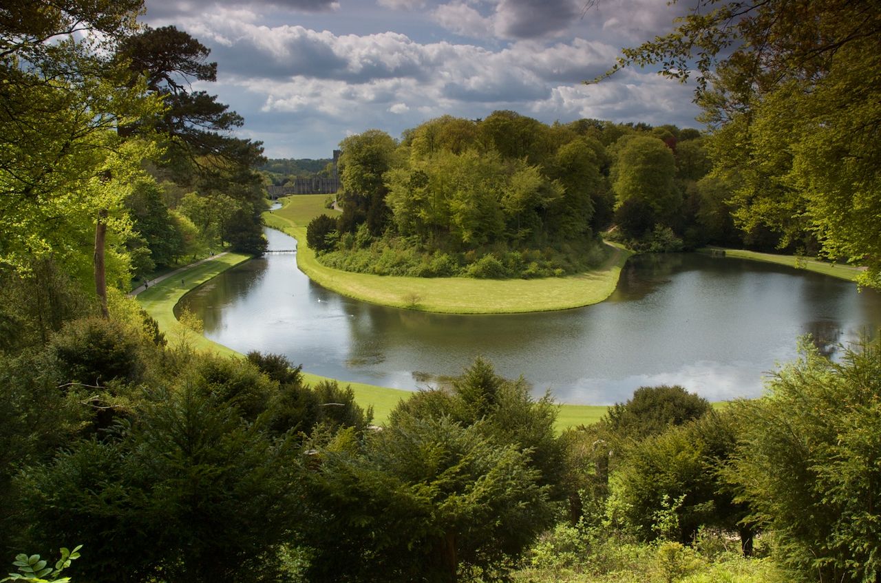 1280px-Studley_Royal,_Ripon.jpg