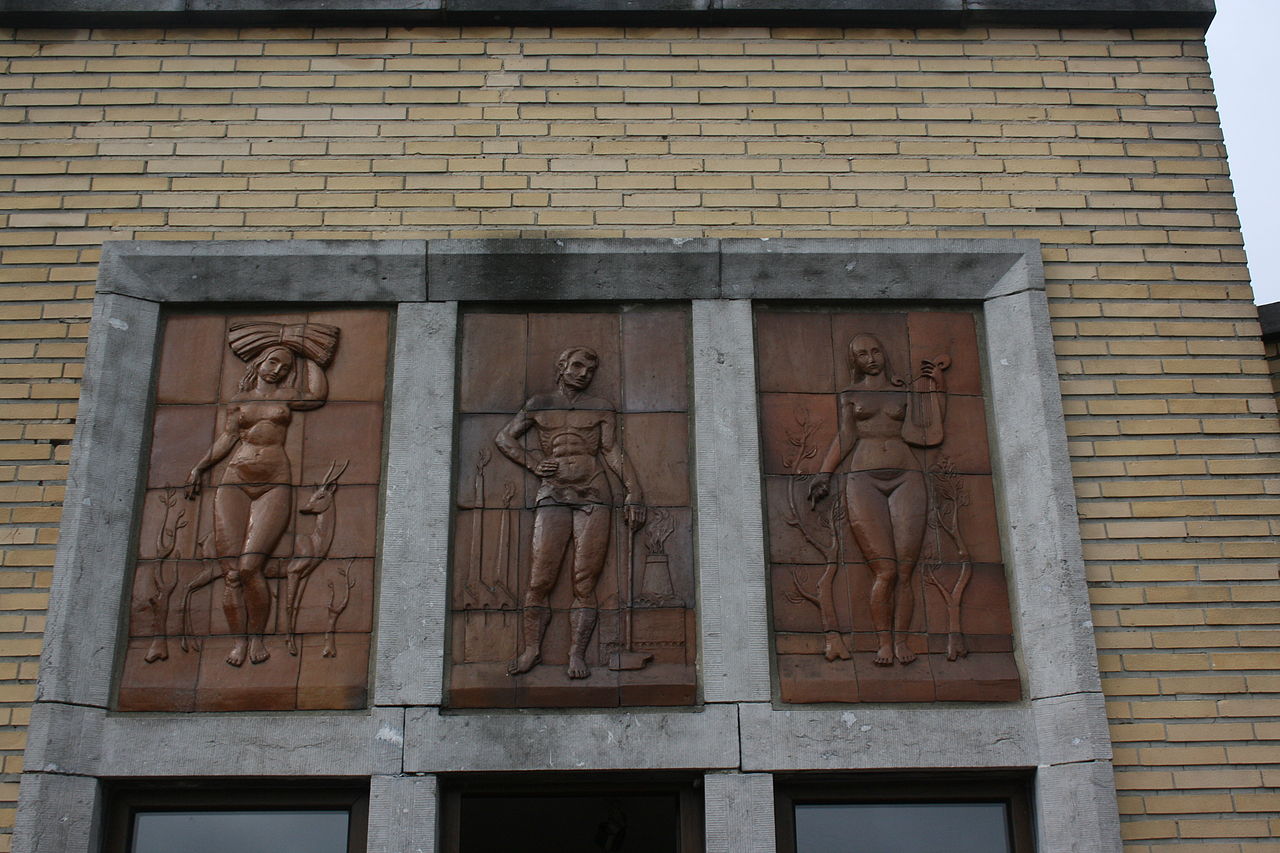 1280px-Style_paquebot_bas_relief_Fleurus.jpg