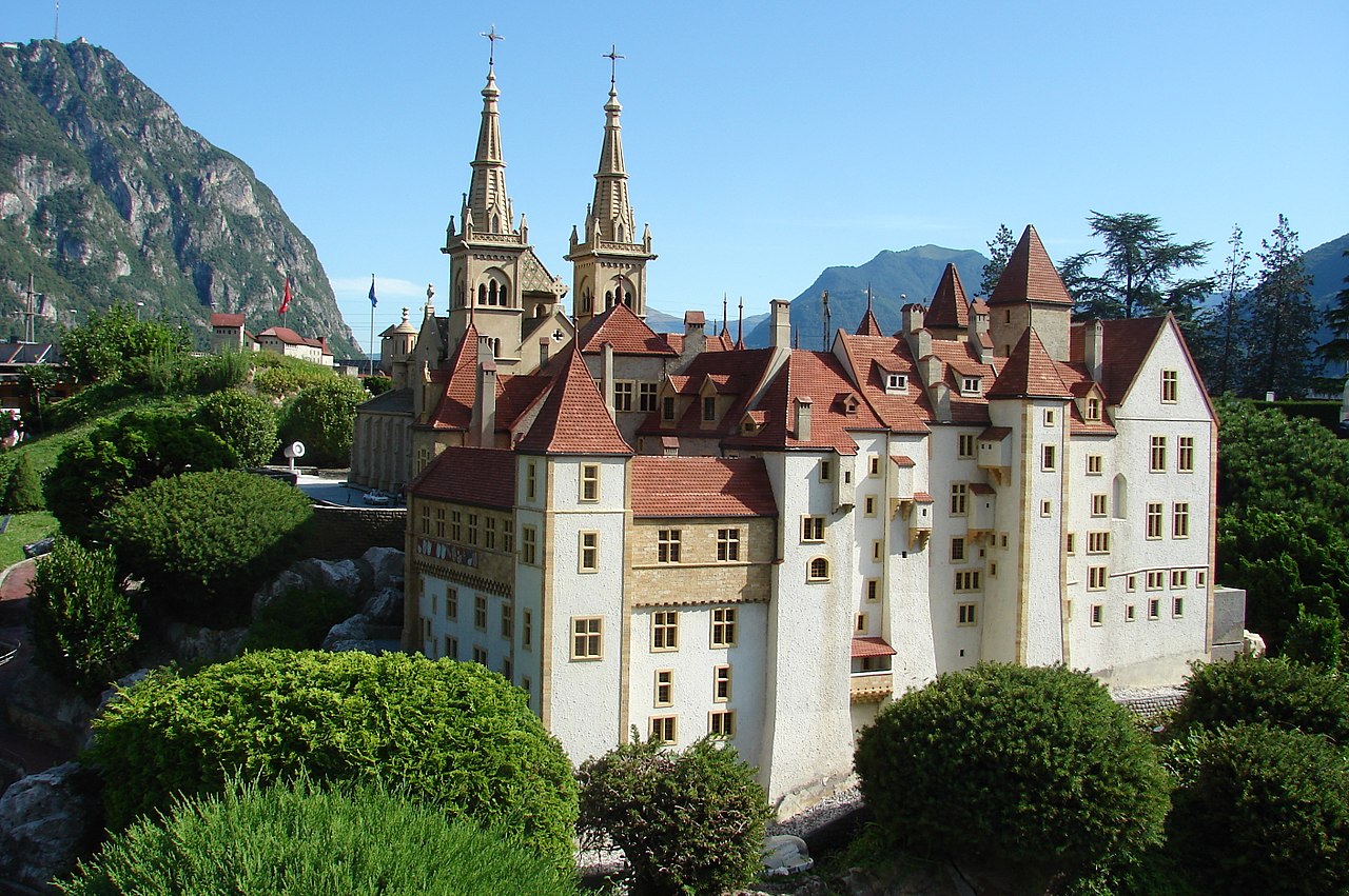 1280px-Swissminiatur_-_panoramio_-_avu-edm_(45).jpg
