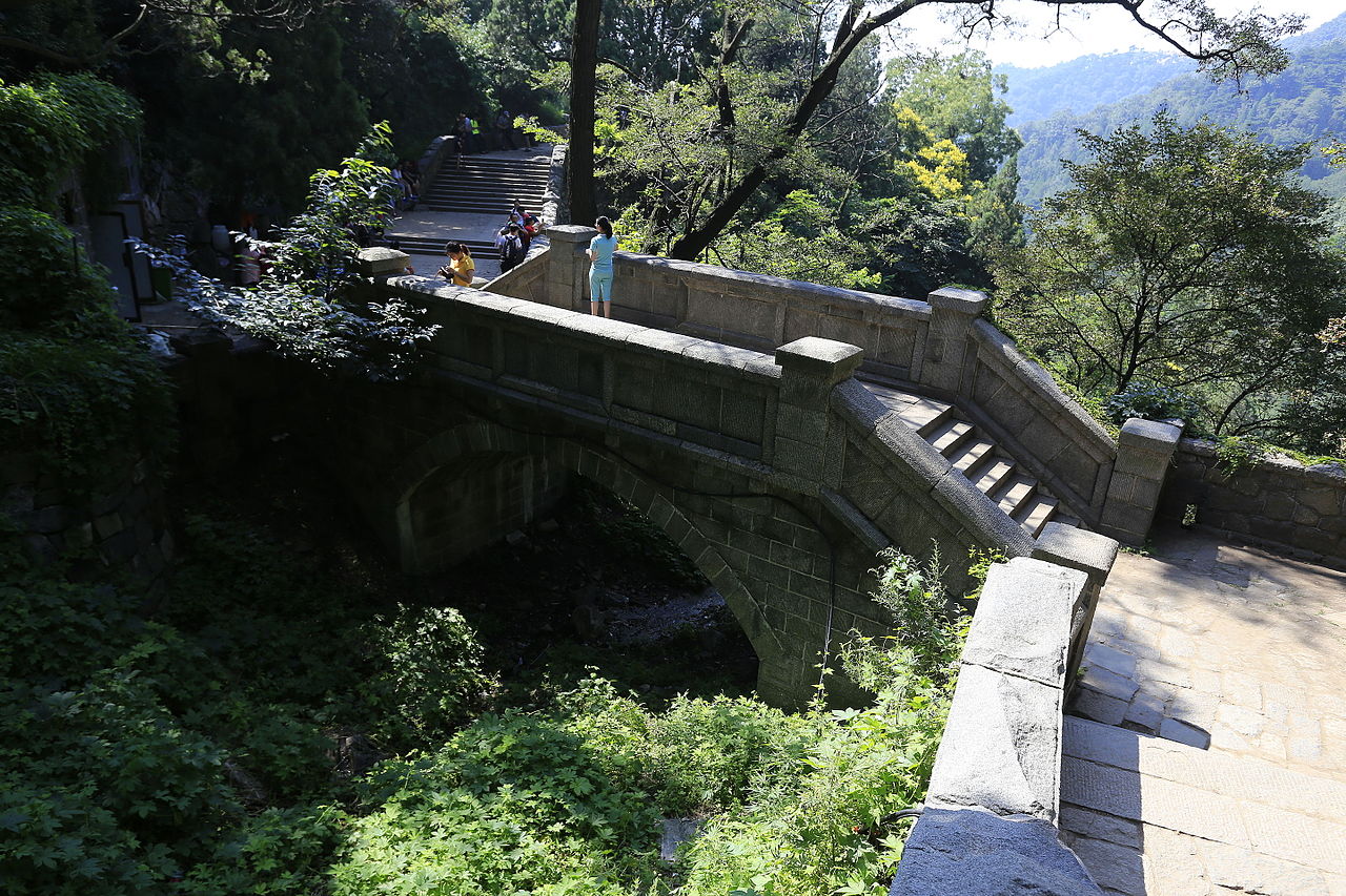 1280px-Tai_Shan_2015.08.12_09-56-34.jpg