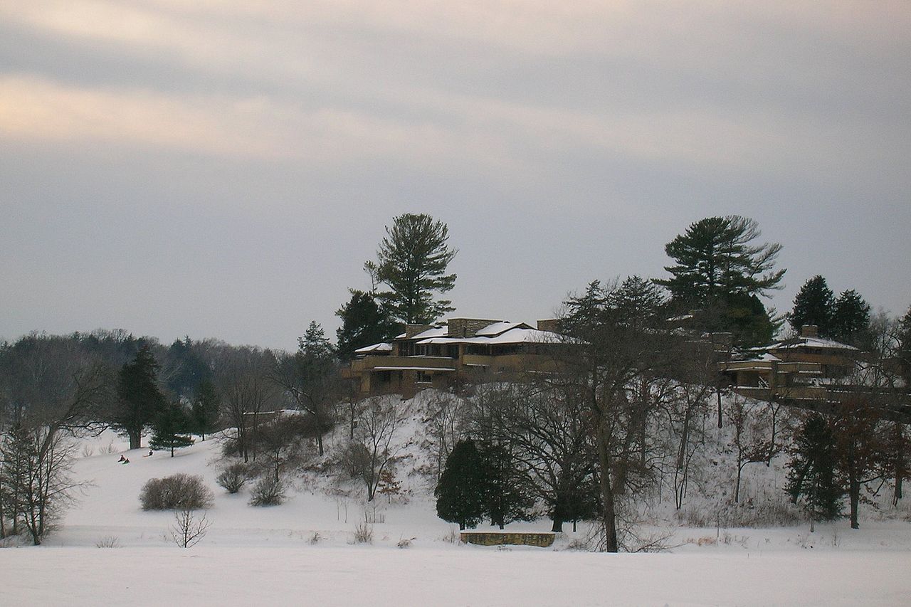 1280px-TaliesinFrankLloydWrightHomeSpringGreenWisconsinWinter.jpg