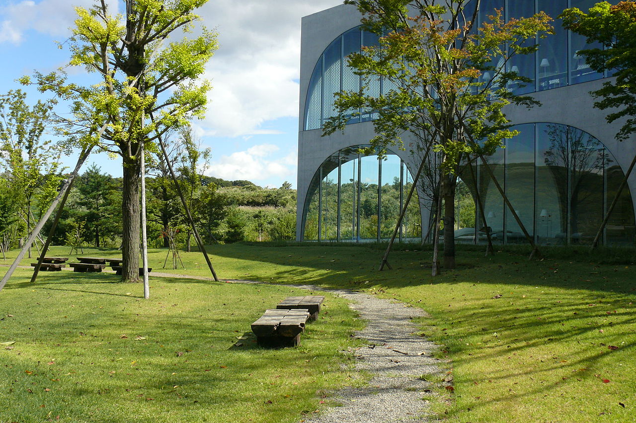 1280px-Tama_Art_University_(Hachioji_Library).jpg