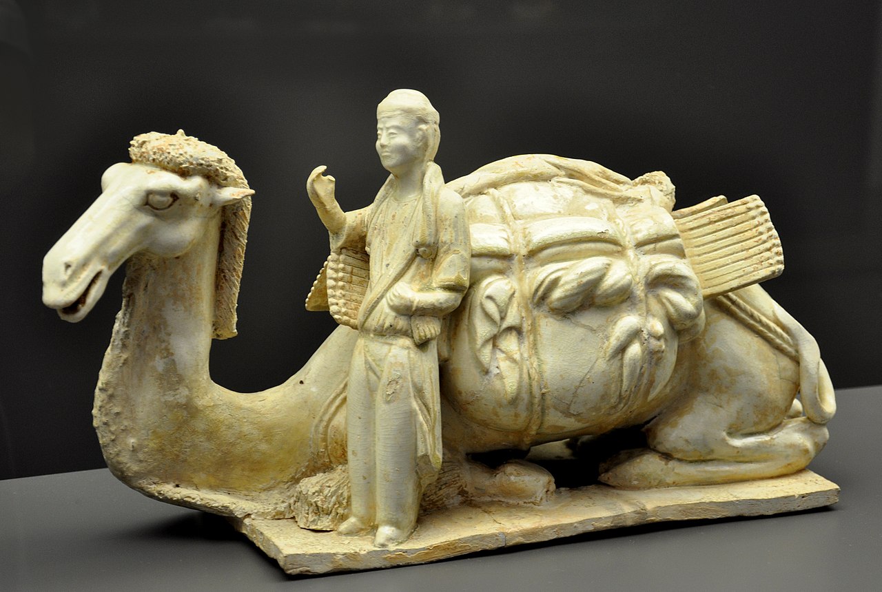 1280px-Tang_Kamel_mit_Führer_Museum_Rietberg_RCH_516.jpg