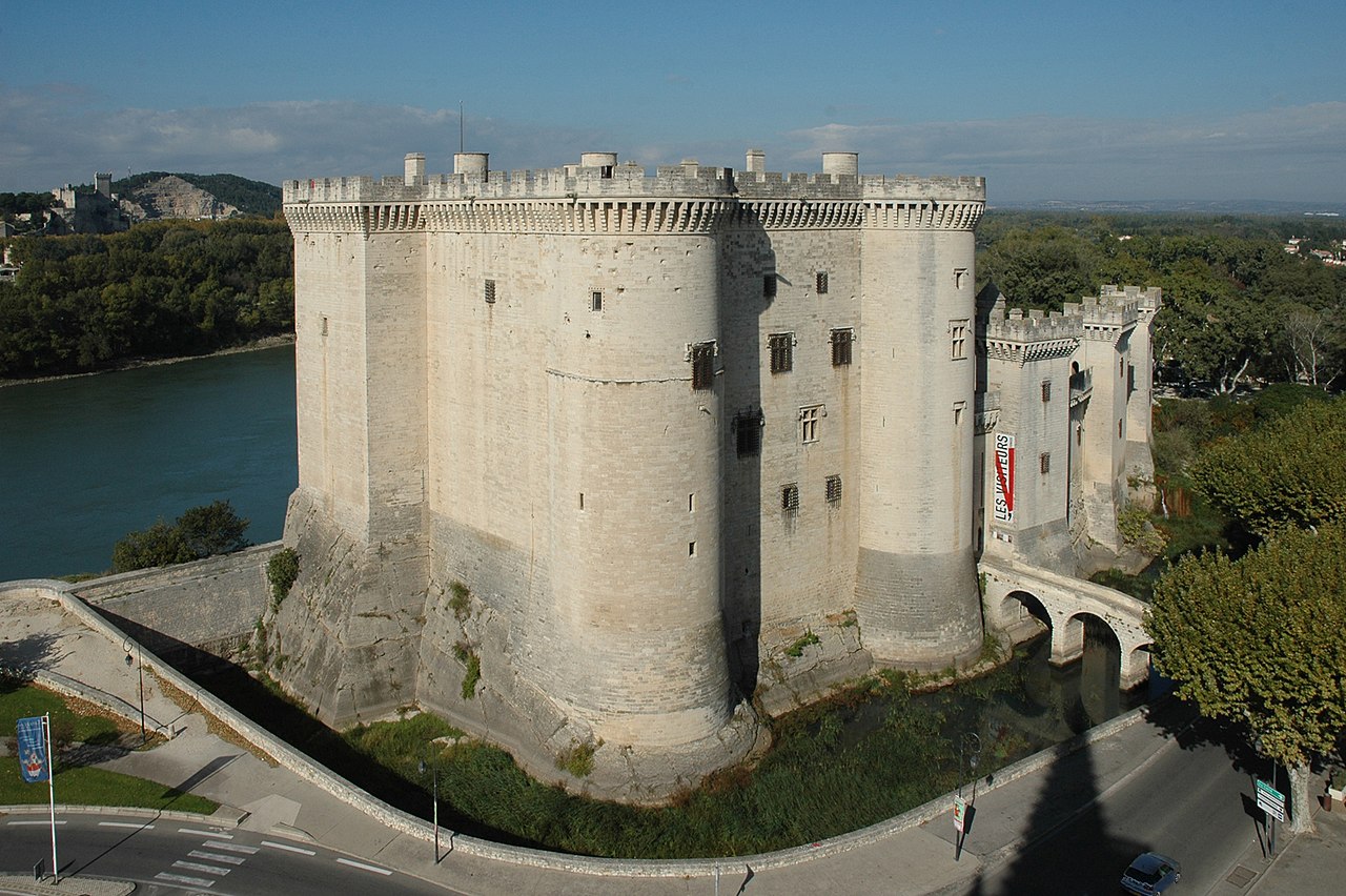 1280px-Tarascon_Le_Chateau.jpg