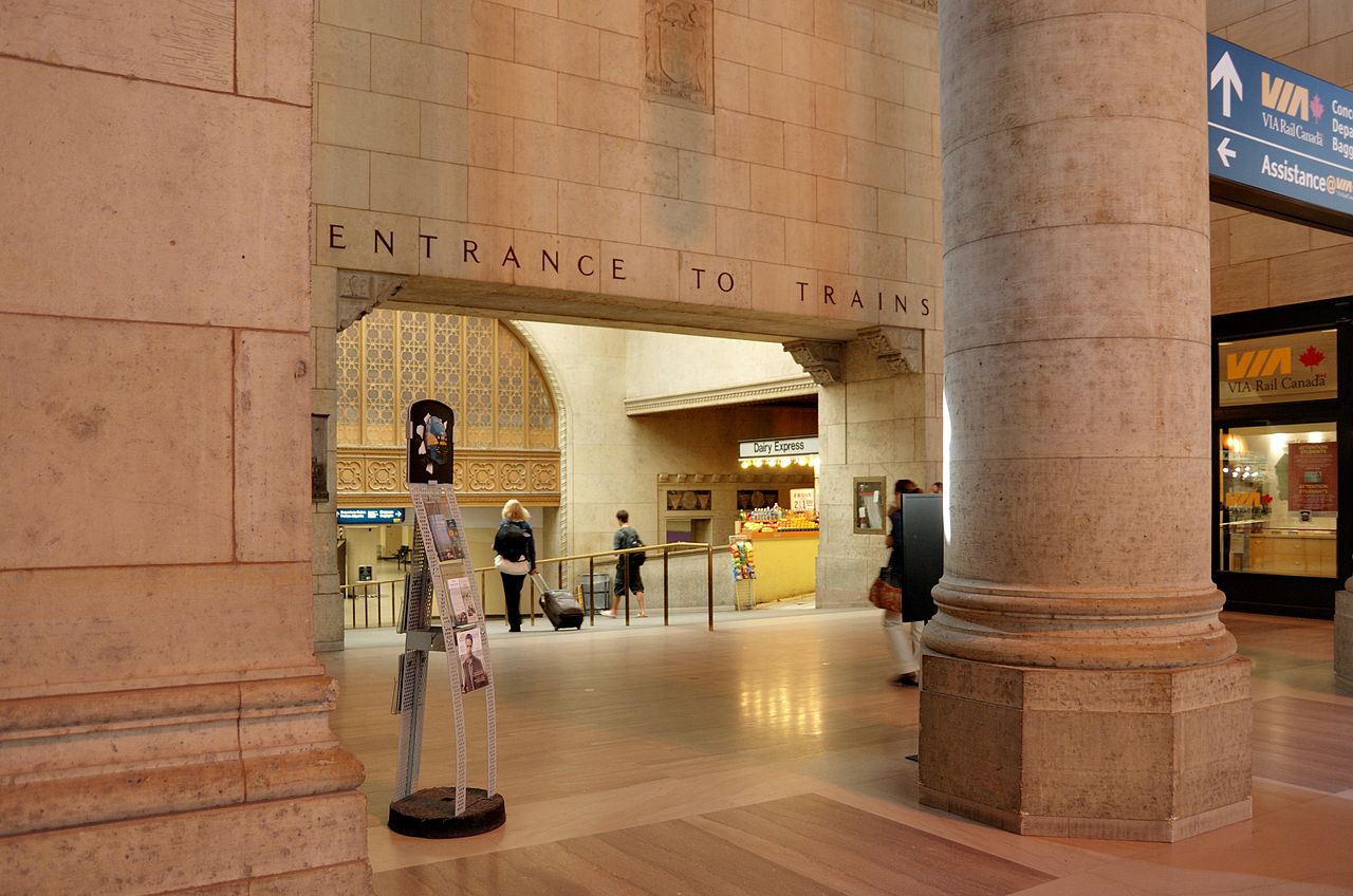 1280px-Toronto_-_ON_-_Union_Station1.jpg