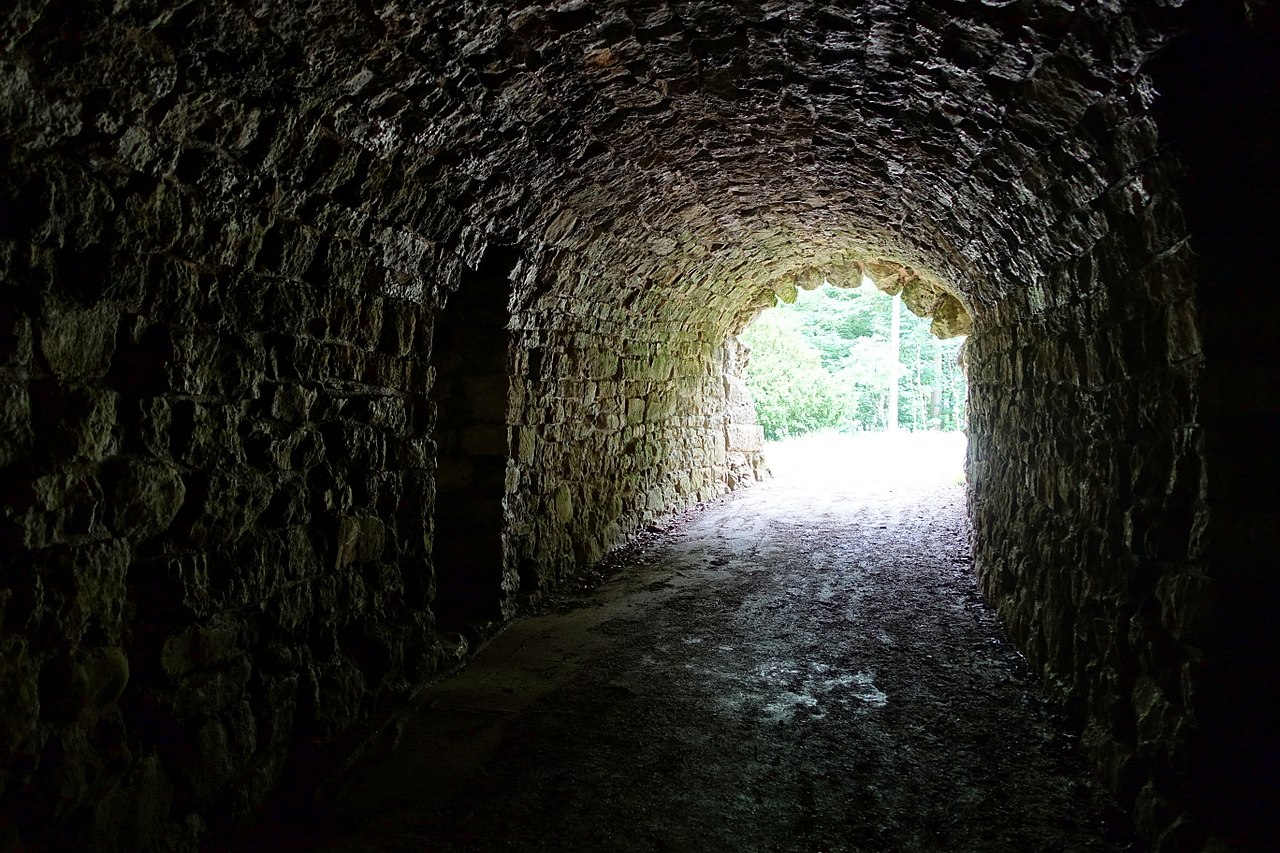 1280px-Tunnel,_Studley_Royal_Park_-_North_Yorkshire,_England_-_DSC00889.jpg