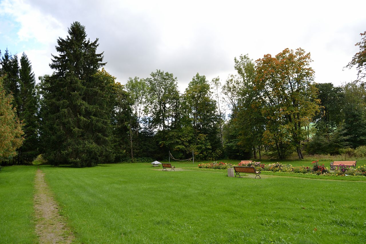 1280px-Vasalemma_mõisa_park,_19.-20.saj.jpg
