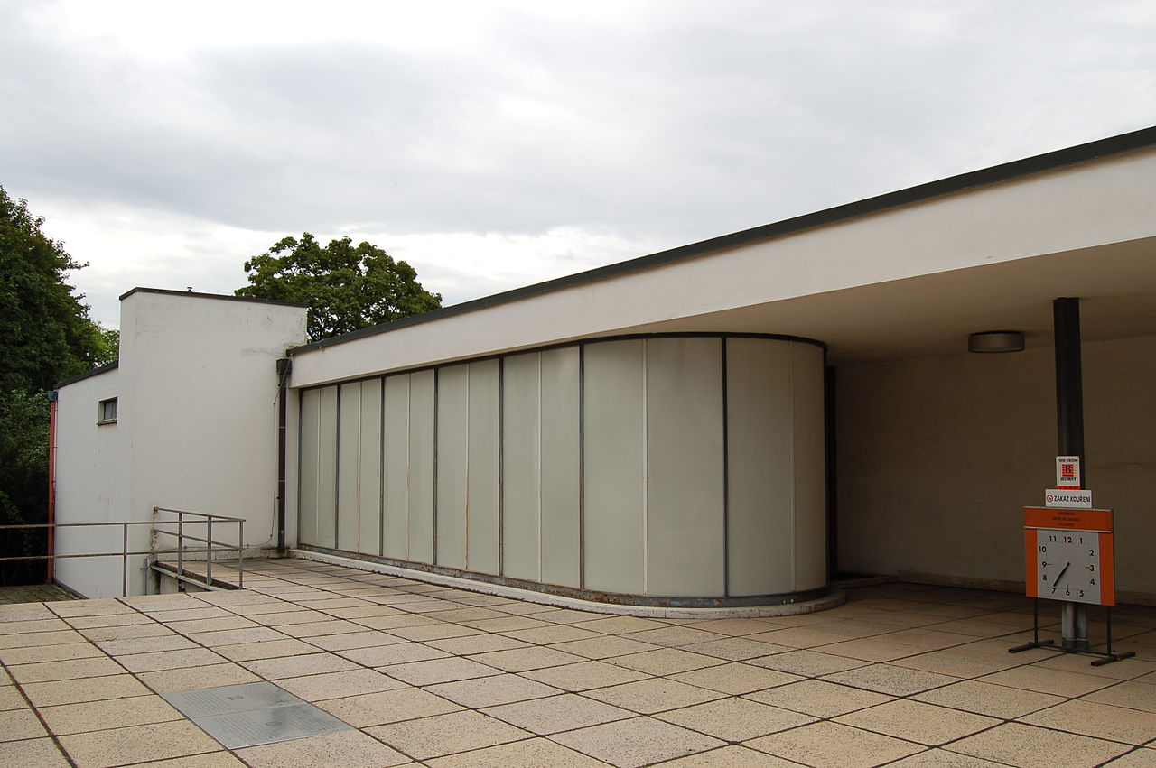 1280px-Villa_Tugendhat_2006-07-26_Brno_226.JPG