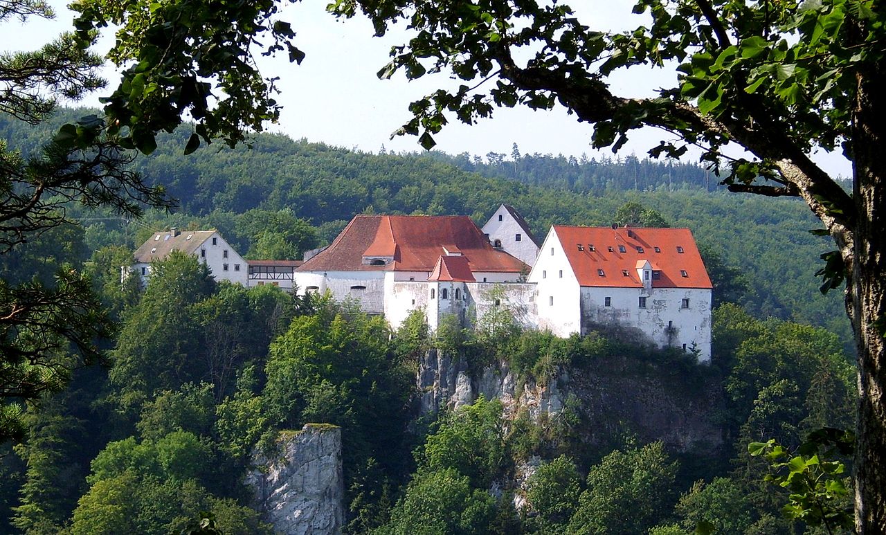 1280px-Wildenstein-gedreht-geschnitten.JPG