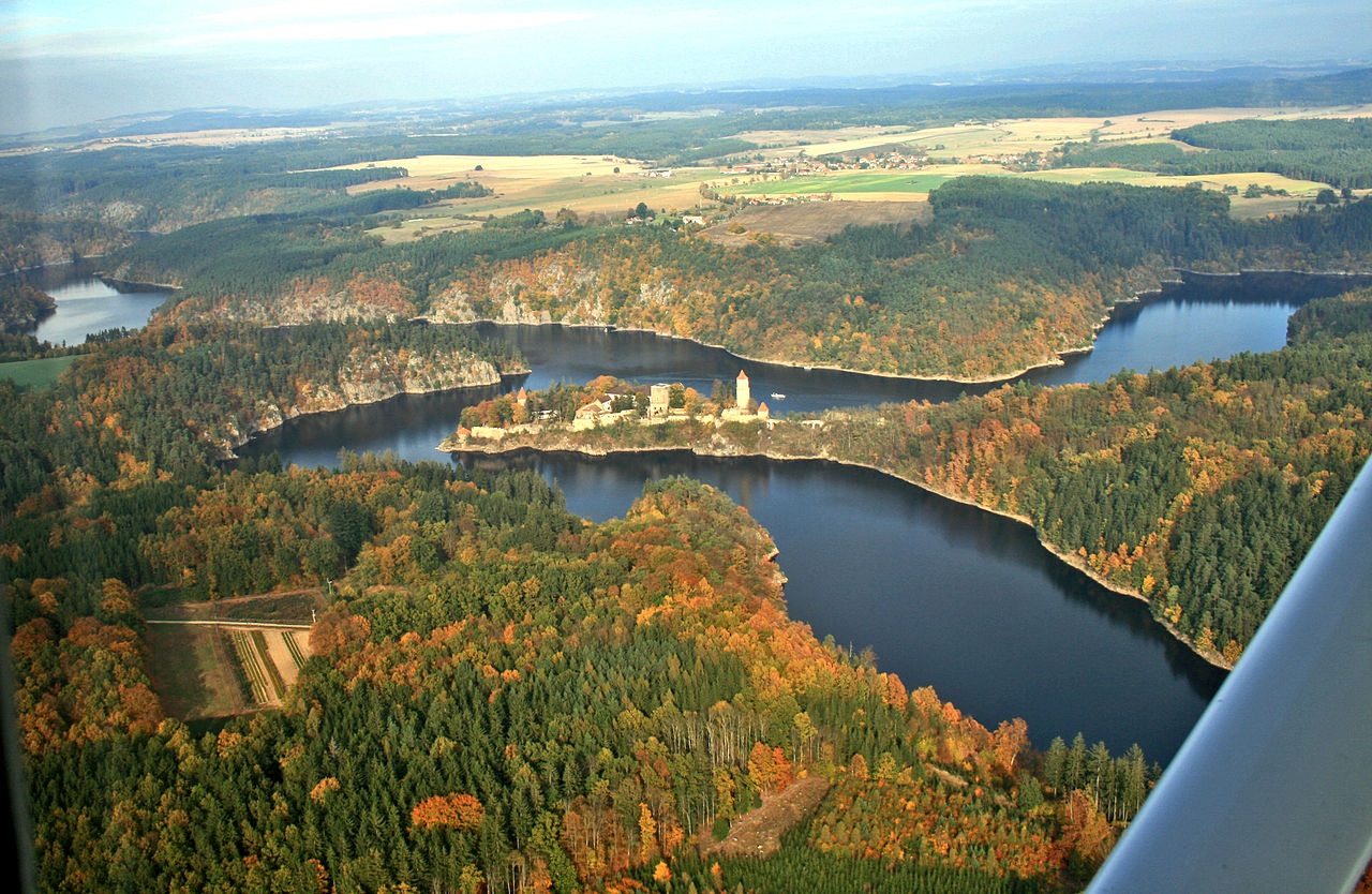 1280px-Zvíkov_3.jpg