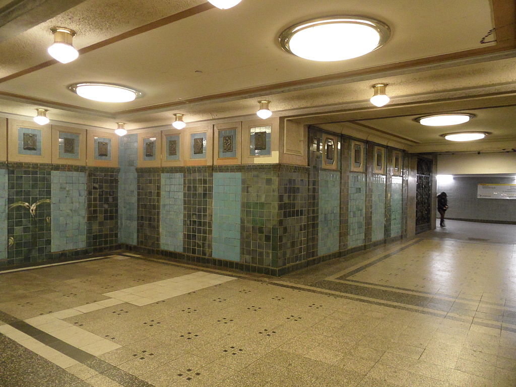 13 1024px-Berlin_-_U-Bahnhof_Heidelberger_Platz_-_Linie_U3_(6372491887).jpg