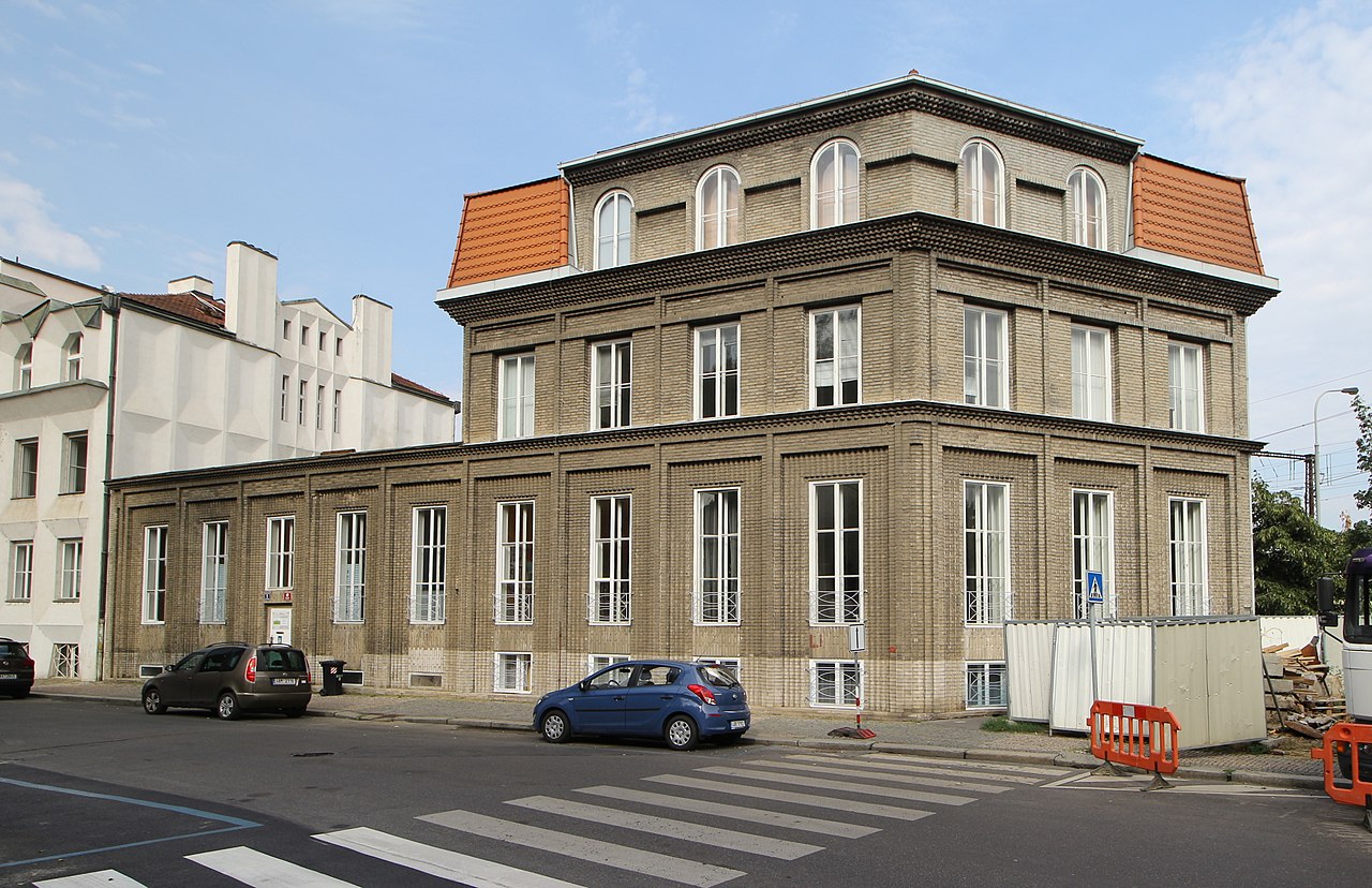 13 1280px-Vyšehrad_Libušina_Sequensova_vila_1.jpg