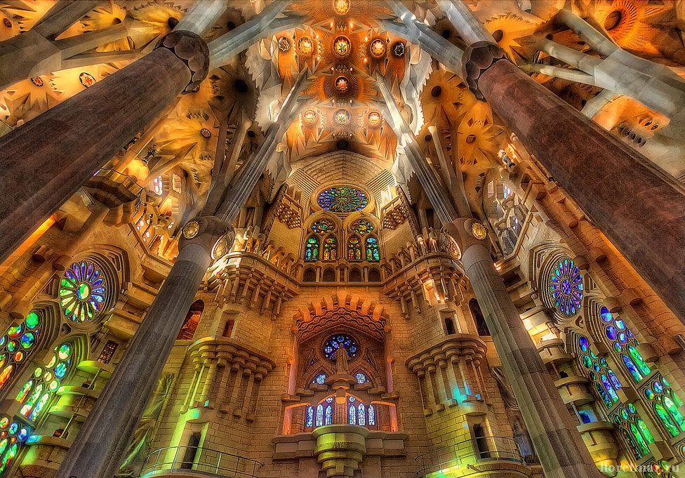 1308514468_sagrada-famillia-1.jpg