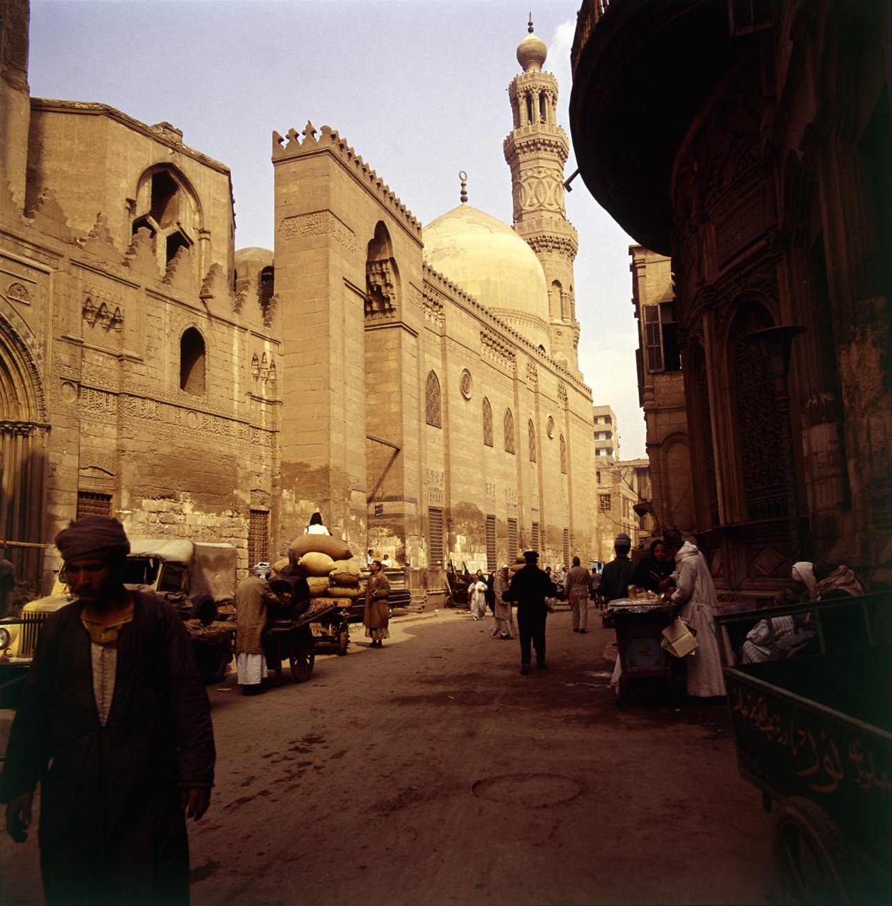 1386Sultan-Barquq-mausoleet-og--madrasaen-i-Cairo_-Egypten.-MK.jpg